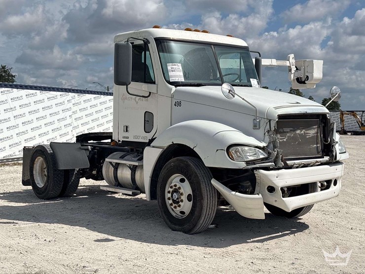 2007-freightliner-columbia-120-image-2