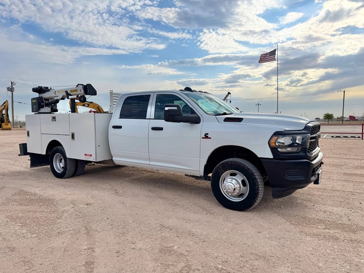 2024-dodge-3500-image-2