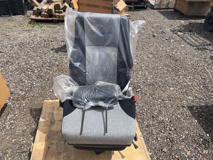 #2777-•-john-deere-agriculture-seat-image-1