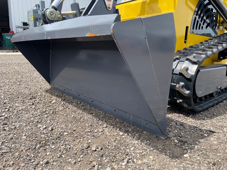 #2826-•-2026-landhero-mini-skid-steer-loader-image-11