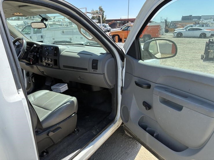 2011-chevrolet-silverado-2500-image-14