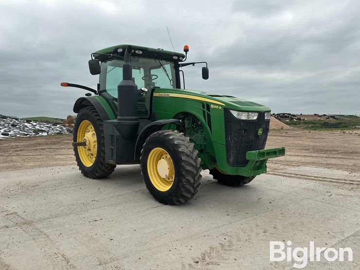 2014-john-deere-8245r-image-3