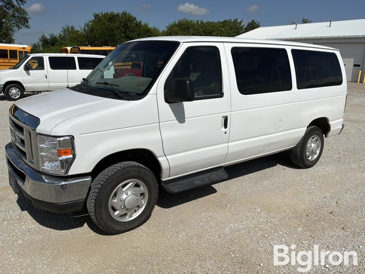 2014-ford-e350-xlt-image-1