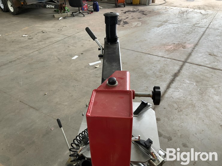 2026-massey-ferguson-730-image-17