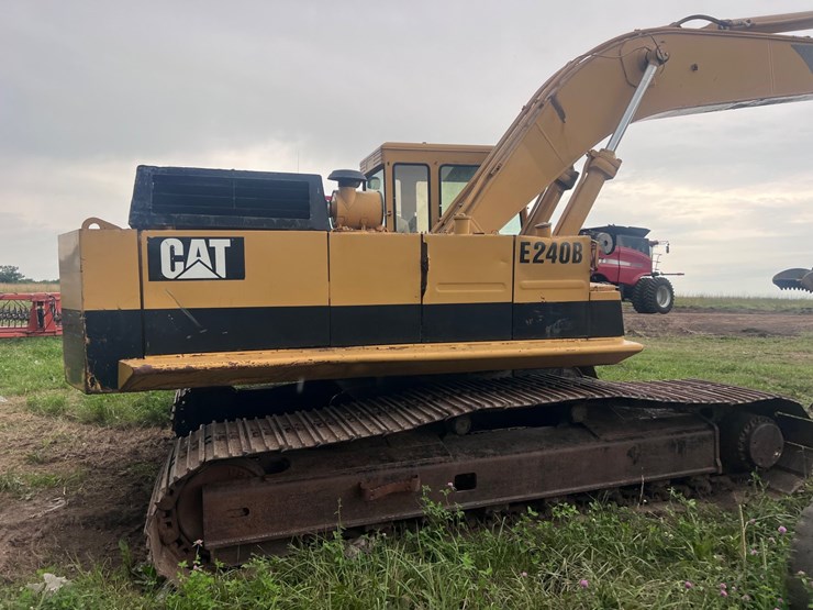 #2038-•-cat-e240b-image-4