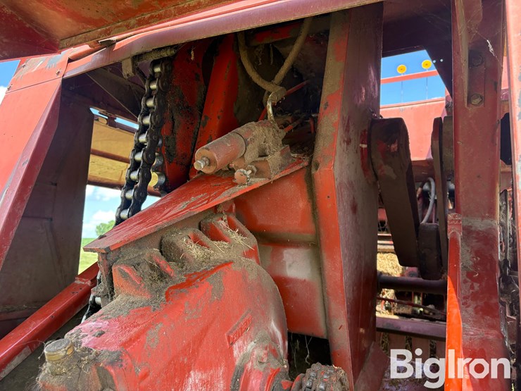 hesston-4700-image-13