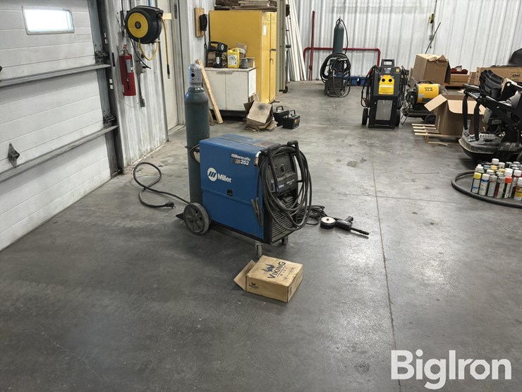miller-millermatic-252-wire-welder-image-3