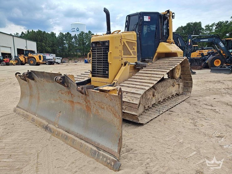 2016-caterpillar-d6h-image-1