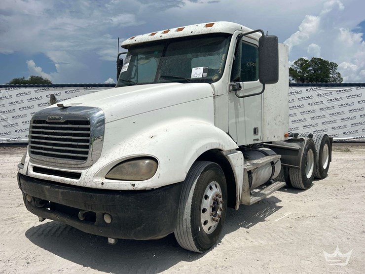 2005-freightliner-columbia-120-image-1