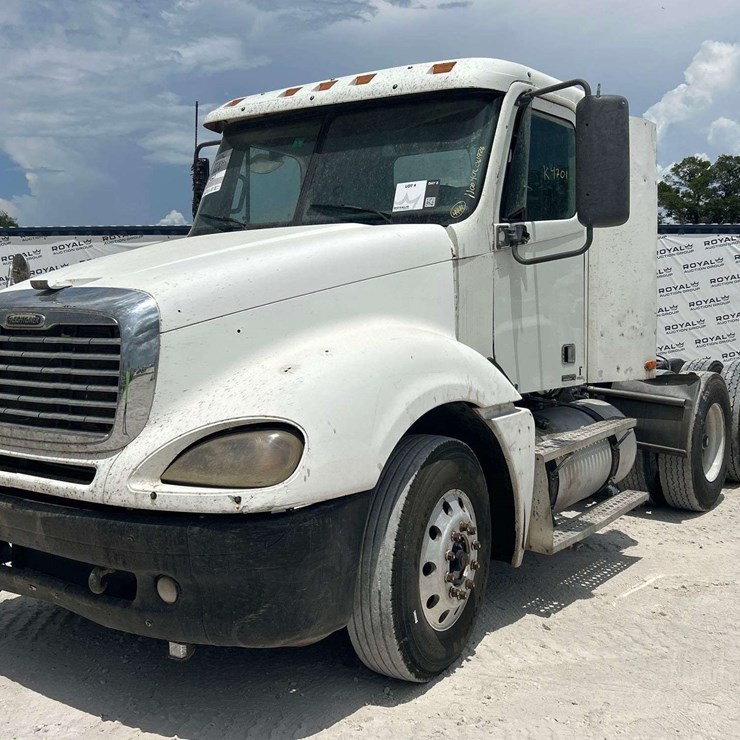 2005 FREIGHTLINER COLUMBIA 120