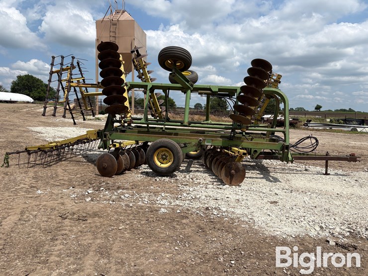 john-deere-230-image-4