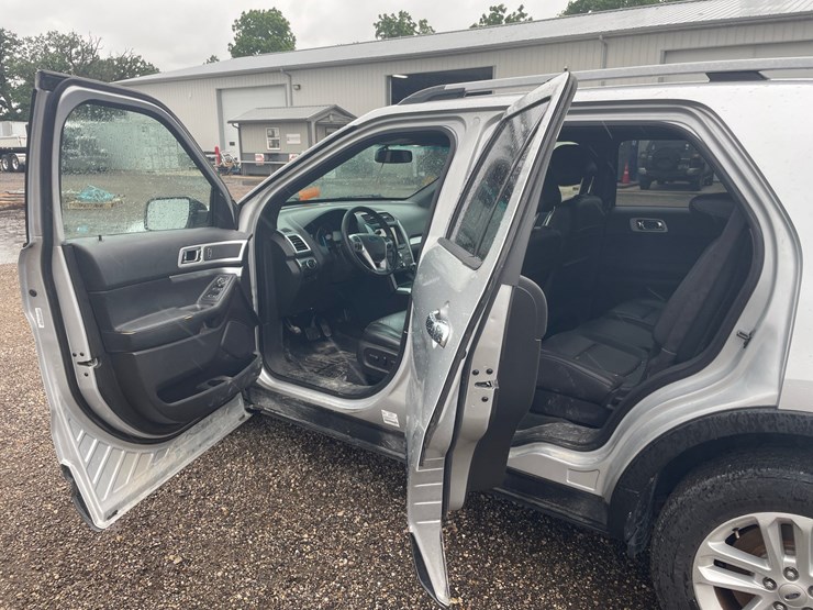 2015-ford-explorer-xlt-image-19