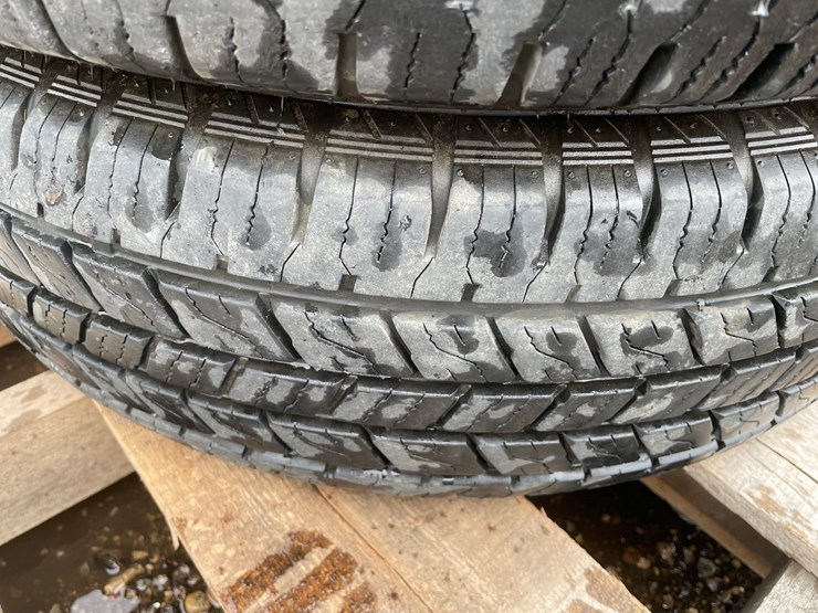 #2838-•-set-of-(4)-tires-image-5