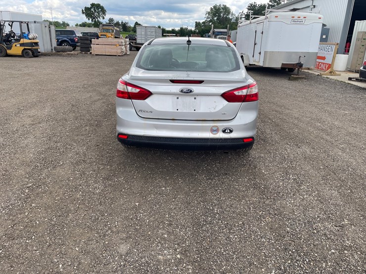 #2797-•-2012-ford-focus-se-sedan-image-8
