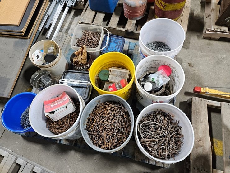 #162-•-pallet-of-nails-and-screws-image-11
