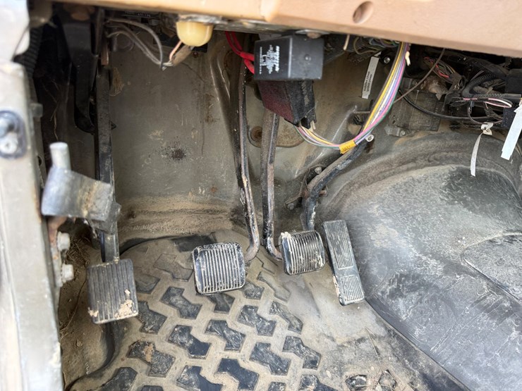 1988-jeep-wrangler-image-37