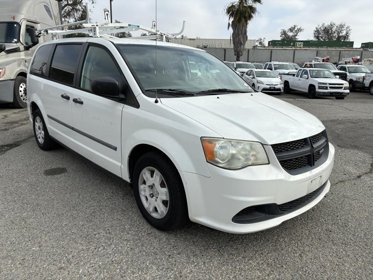 2012-dodge-caravan-image-2