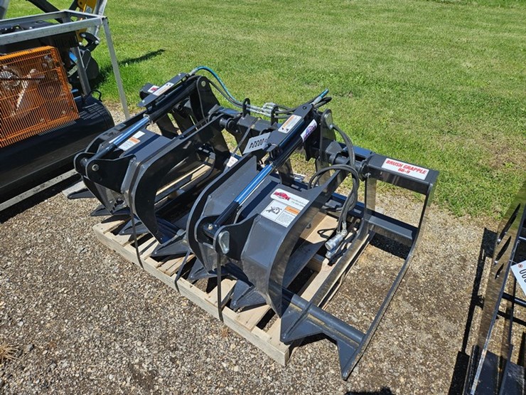 #324-•-2026-stout-66-9-skid-steer-66"-grapple-bucket-image-1