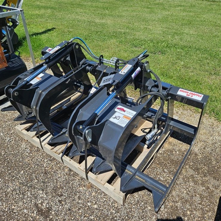 #324 • 2026 Stout 66-9 Skid Steer 66" Grapple Bucket