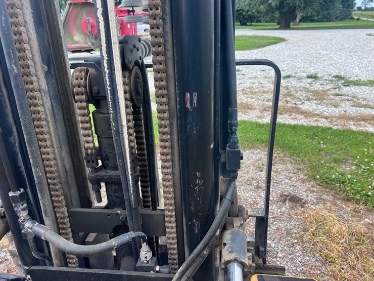 #2028-•-forklift-image-18