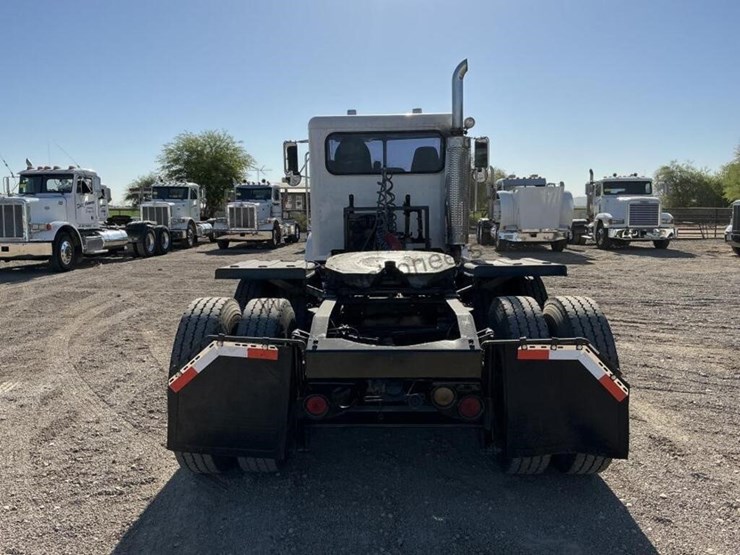 2001-peterbilt-379-image-5
