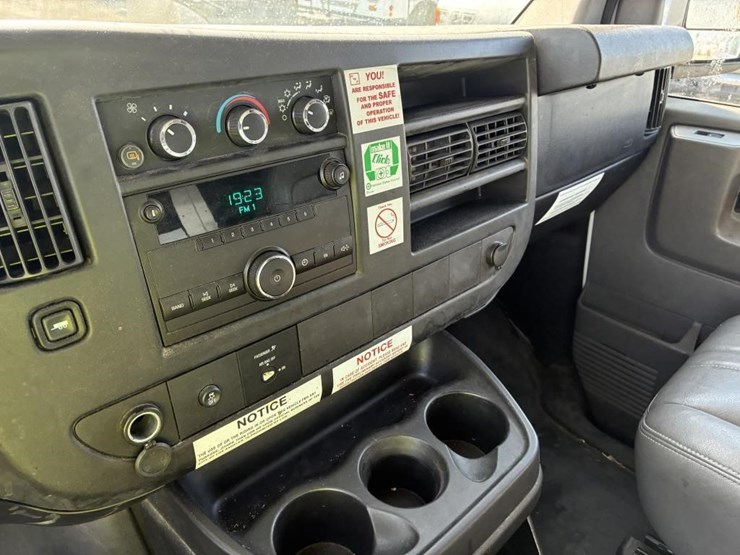 2014-chevrolet-express-2500-image-17