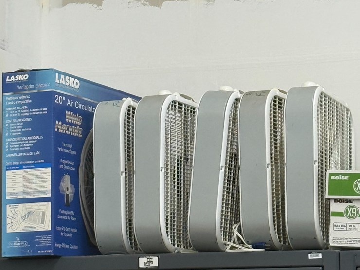 #3529-•-lot-of-5-box-fans-|-located-in-st.-rose,-la-image-1