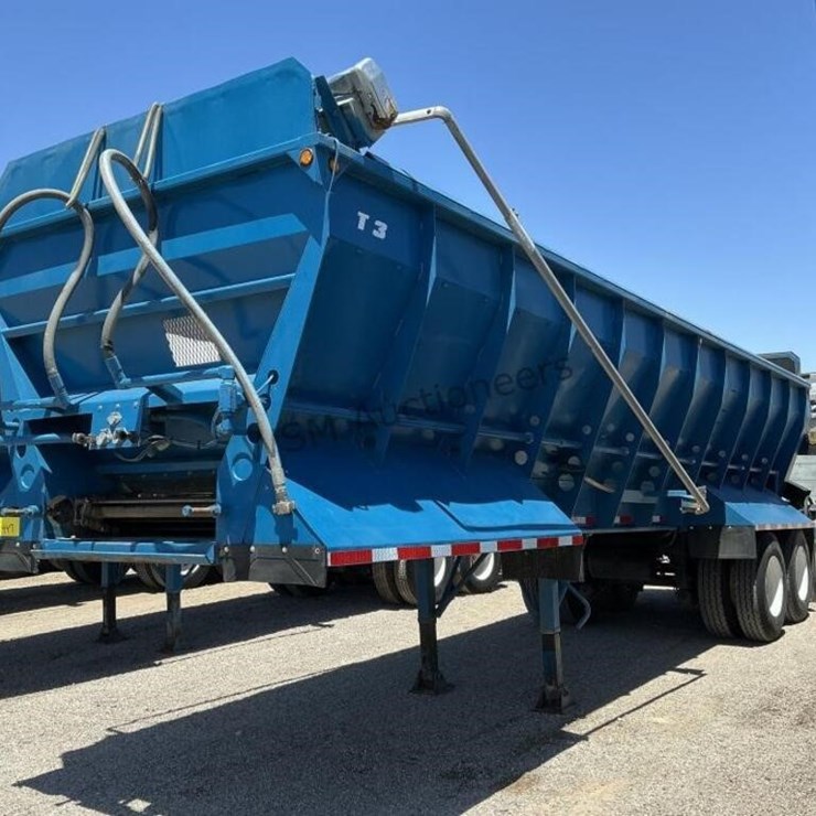 2010 Versa V-Bottom Spreader Trailer