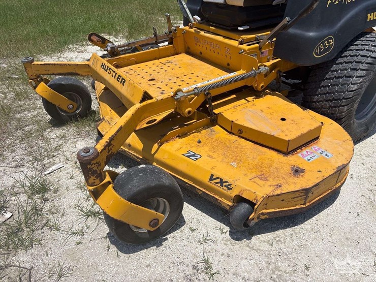 2015-hustler-super-z-72in-zero-turn-mower-image-12