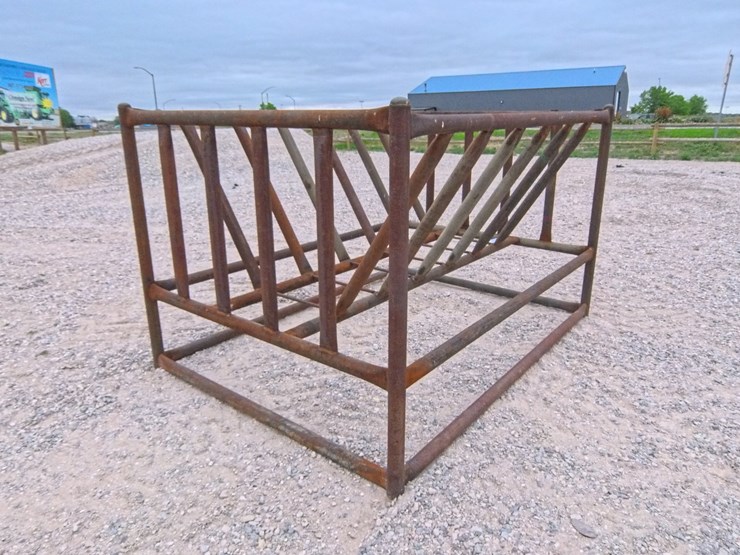 #2037-•-new-heavy-duty-bale-feeder-image-1