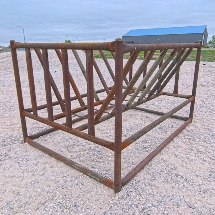 #2037 • New Heavy Duty Bale Feeder