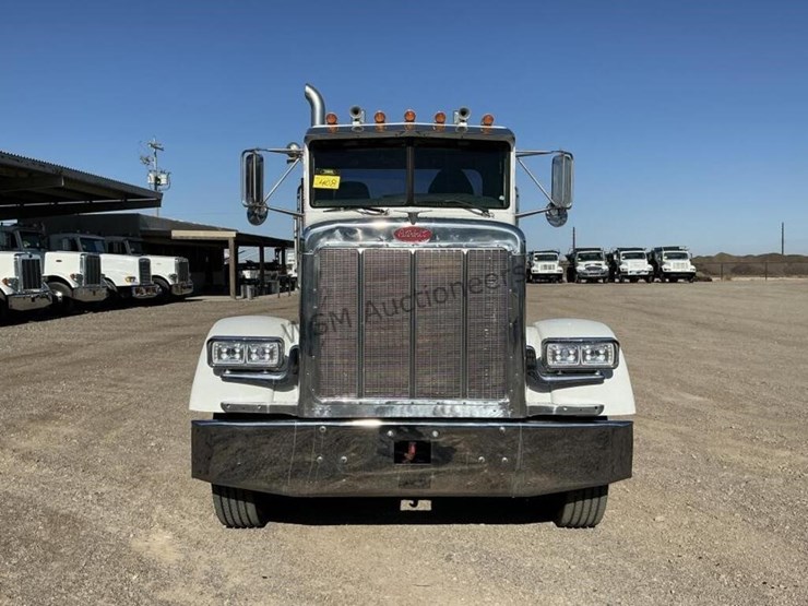 2001-peterbilt-379-image-2