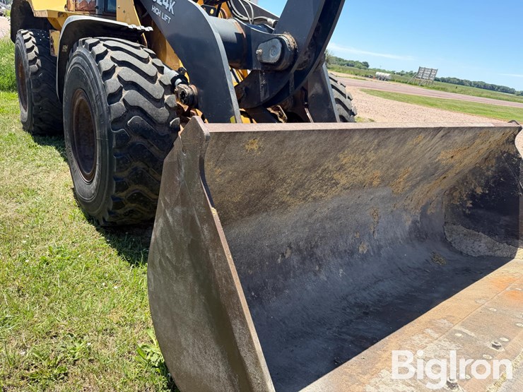 2013-deere-624k-image-14