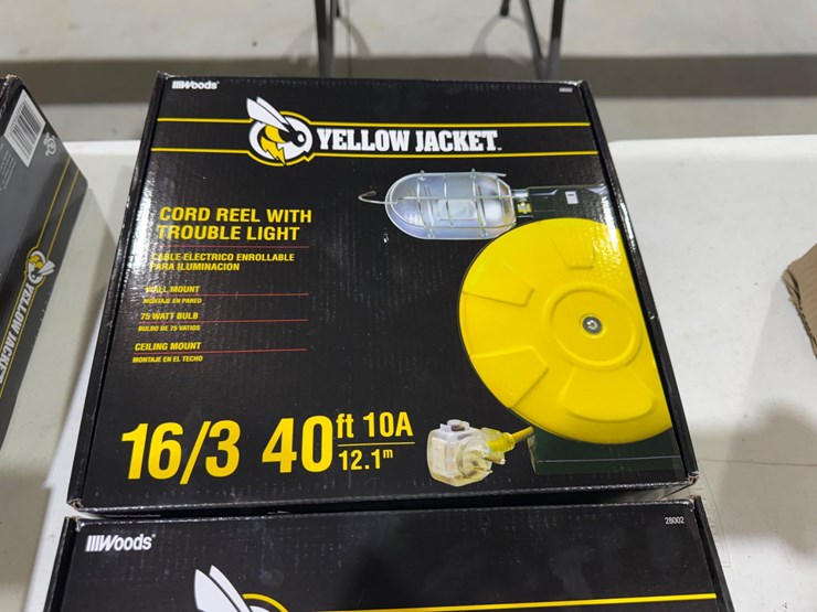 #49807-•-lot-of-(2)-unused-yellow-jacket-10amp-cord-reel-w/trouble-lights-image-4