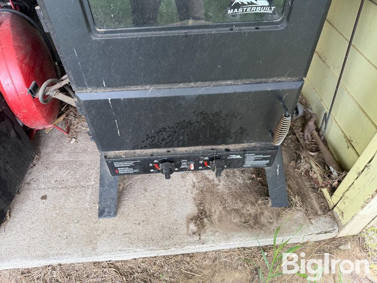 master-built-smoker-image-14