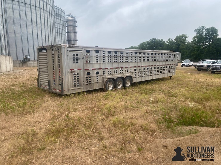 2018-wilson-livestock-trailer-image-5