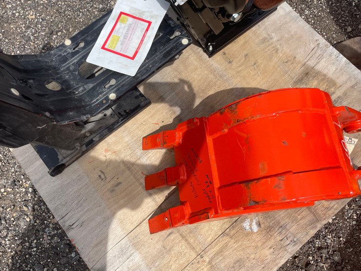 #2781-•-kubota-12"-trenching-excavator-bucket-image-4