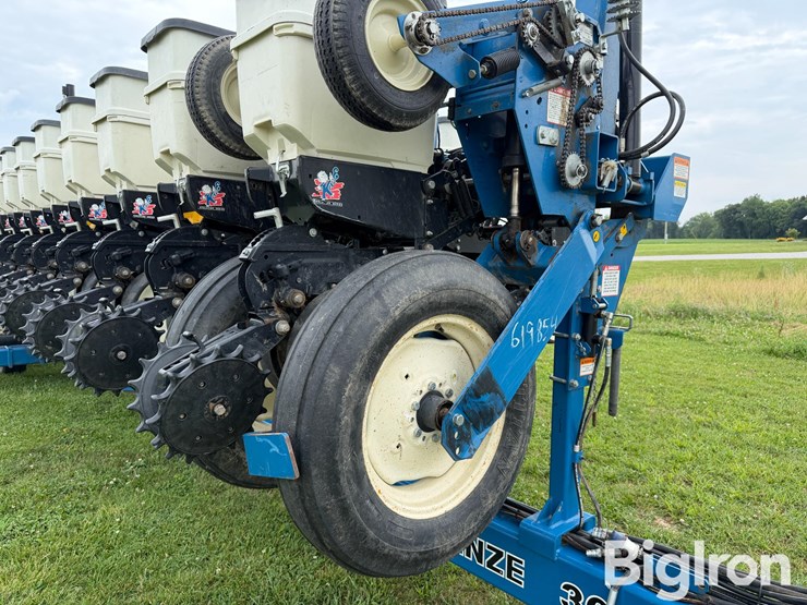 2006-kinze-3600-image-15