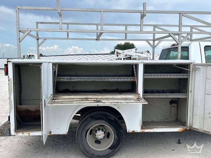 2004-chevrolet-silverado-3500-image-20