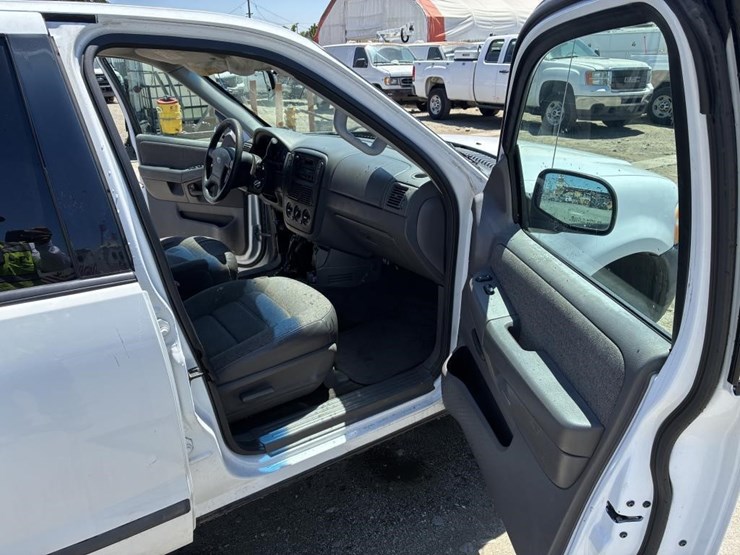 2005-ford-explorer-image-7