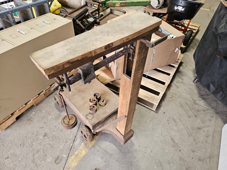 #105-•-howe-rolling-balance-scale-image-1