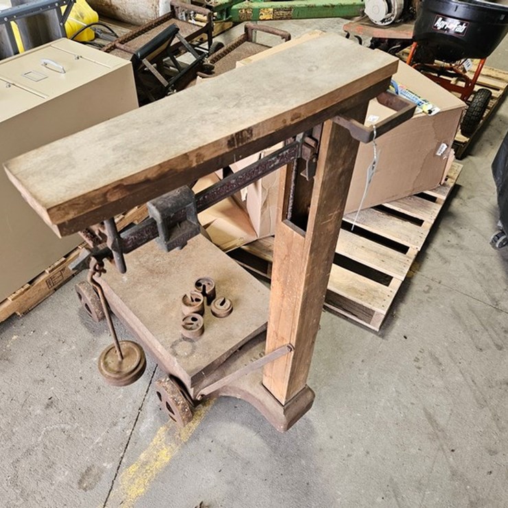 #105 • Howe Rolling Balance Scale