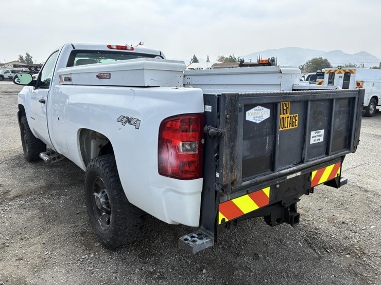 2011-chevrolet-2500hd-image-4