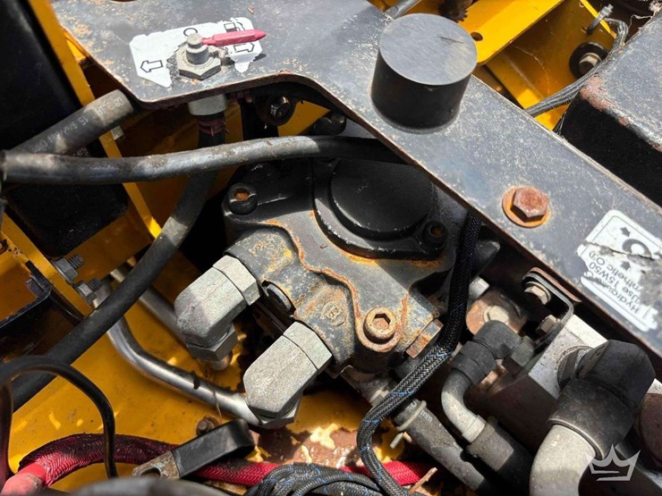 2015-hustler-super-z-72in-zero-turn-mower-image-26