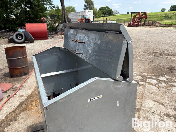backpack-400-lb-utv-cake-feeder-image-8