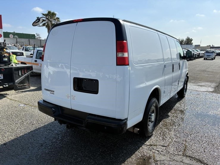 2014-chevrolet-express-2500-image-3