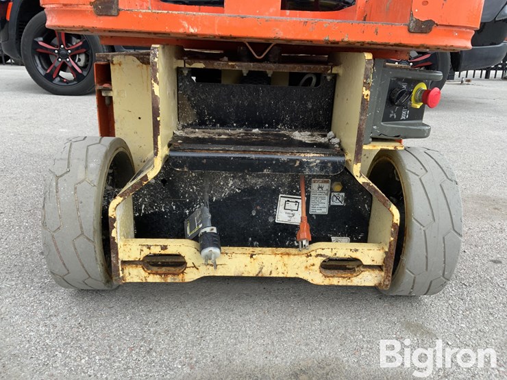 2016-jlg-1230es-image-14