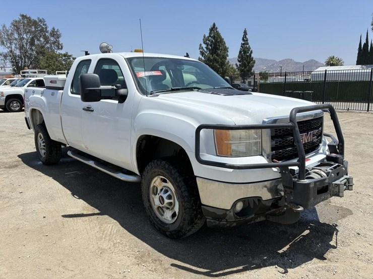2012-gmc-sierra-2500-image-2