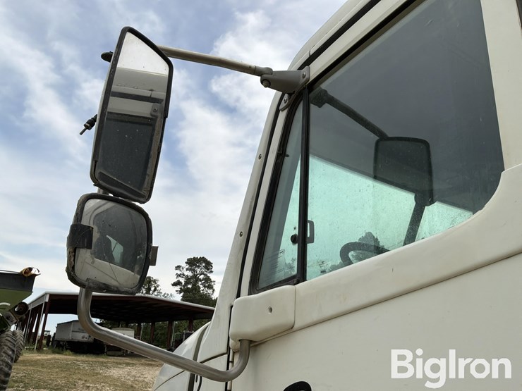 2004-freightliner-columbia-120-image-11