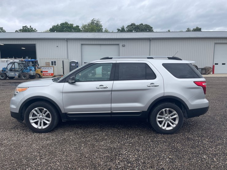 2015-ford-explorer-xlt-image-8